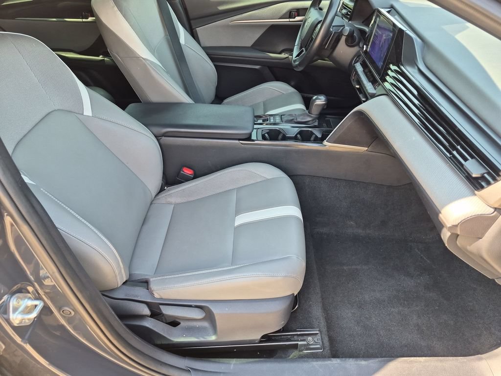 Used 2025  Toyota SE image 36