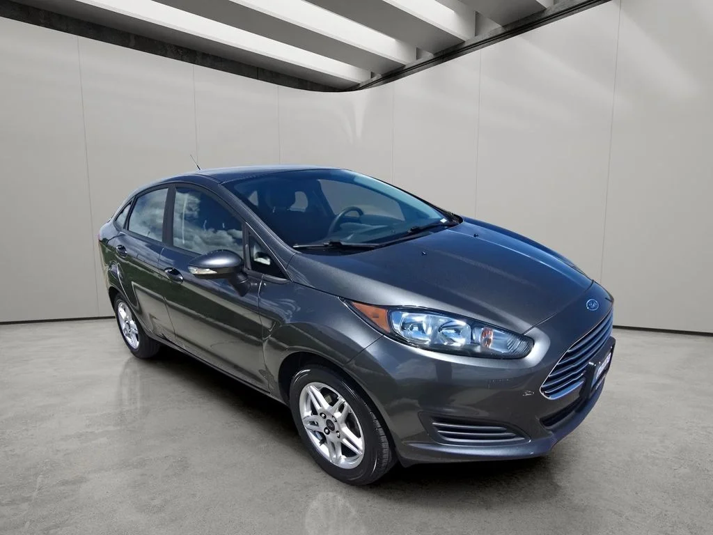 Used 2019 Magnetic Metallic Ford SE image 7
