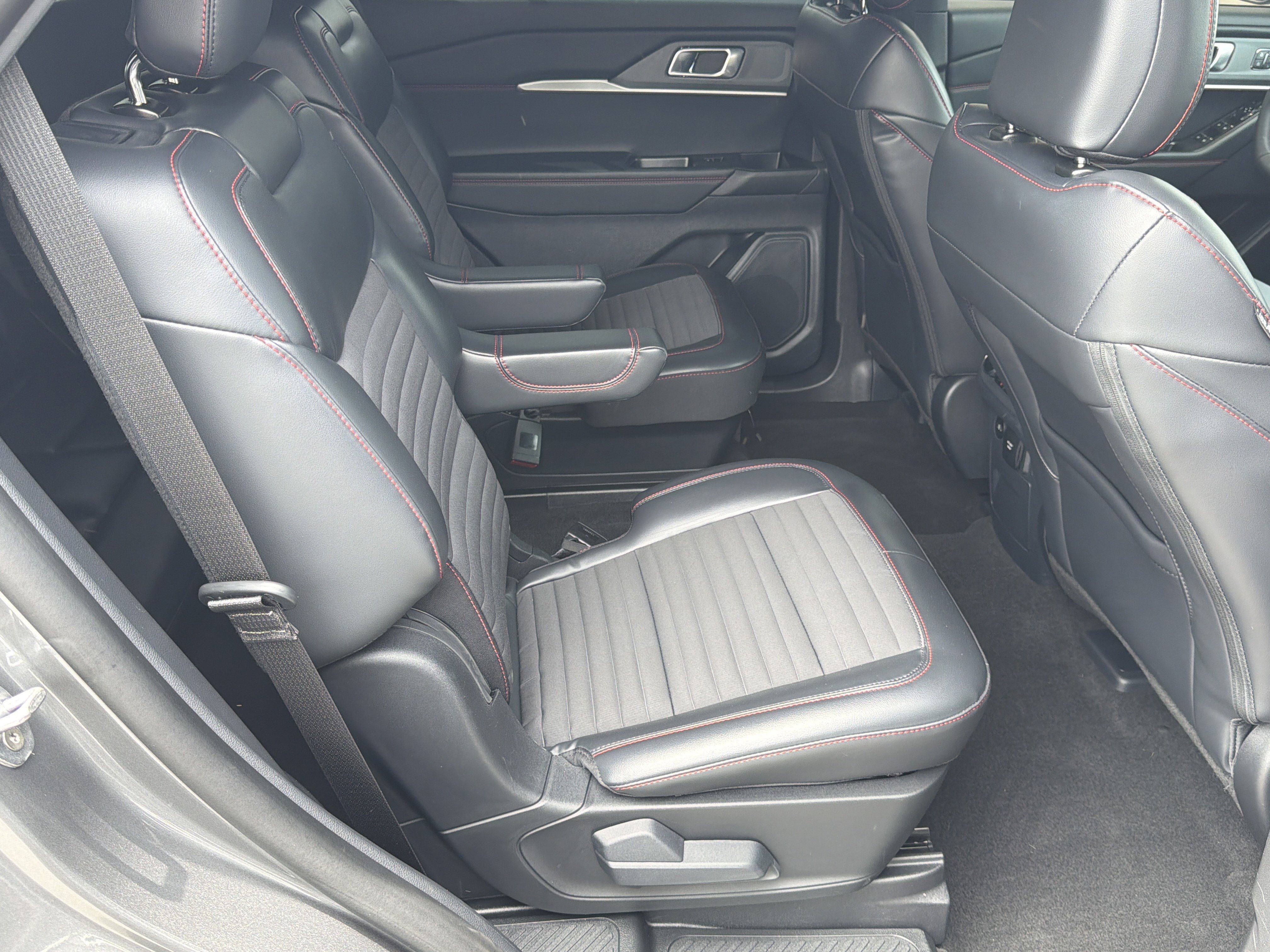 Used 2025 Gray Metallic Ford ST-Line image 18