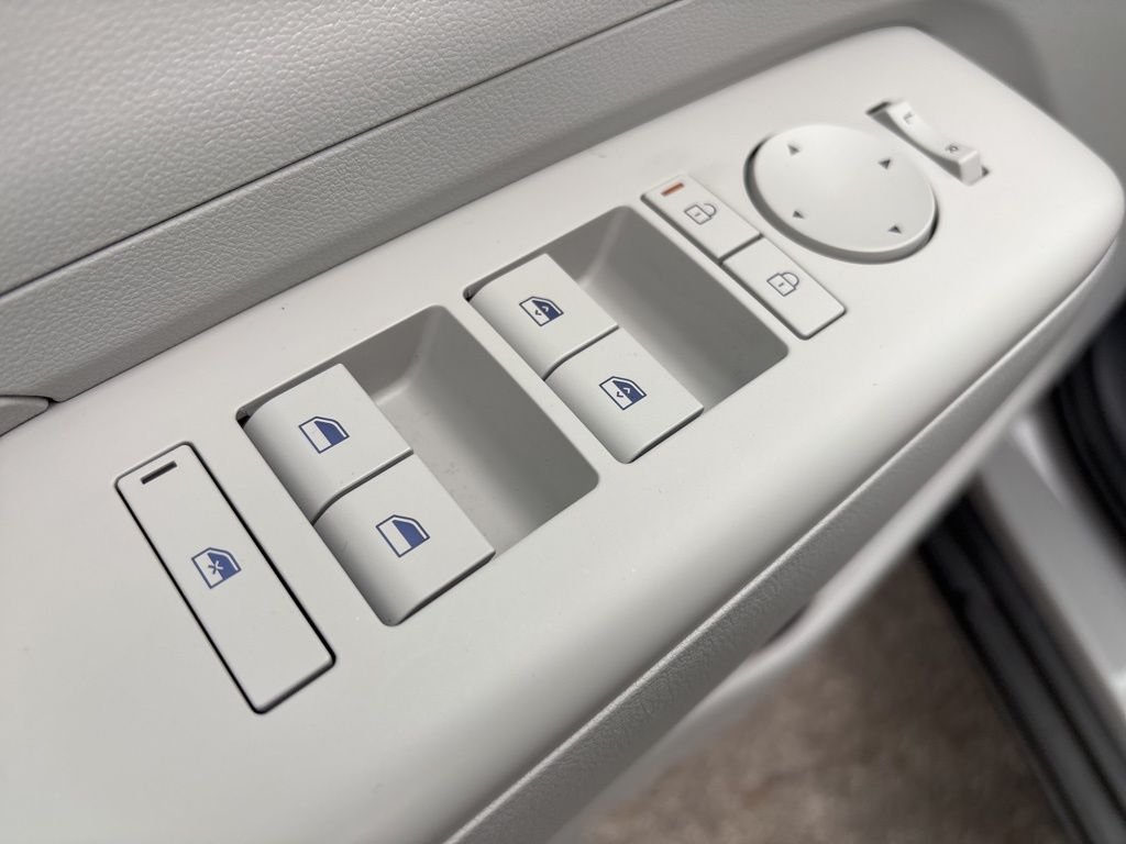 2025 Hyundai Kona SEL Convenience - Photo 23