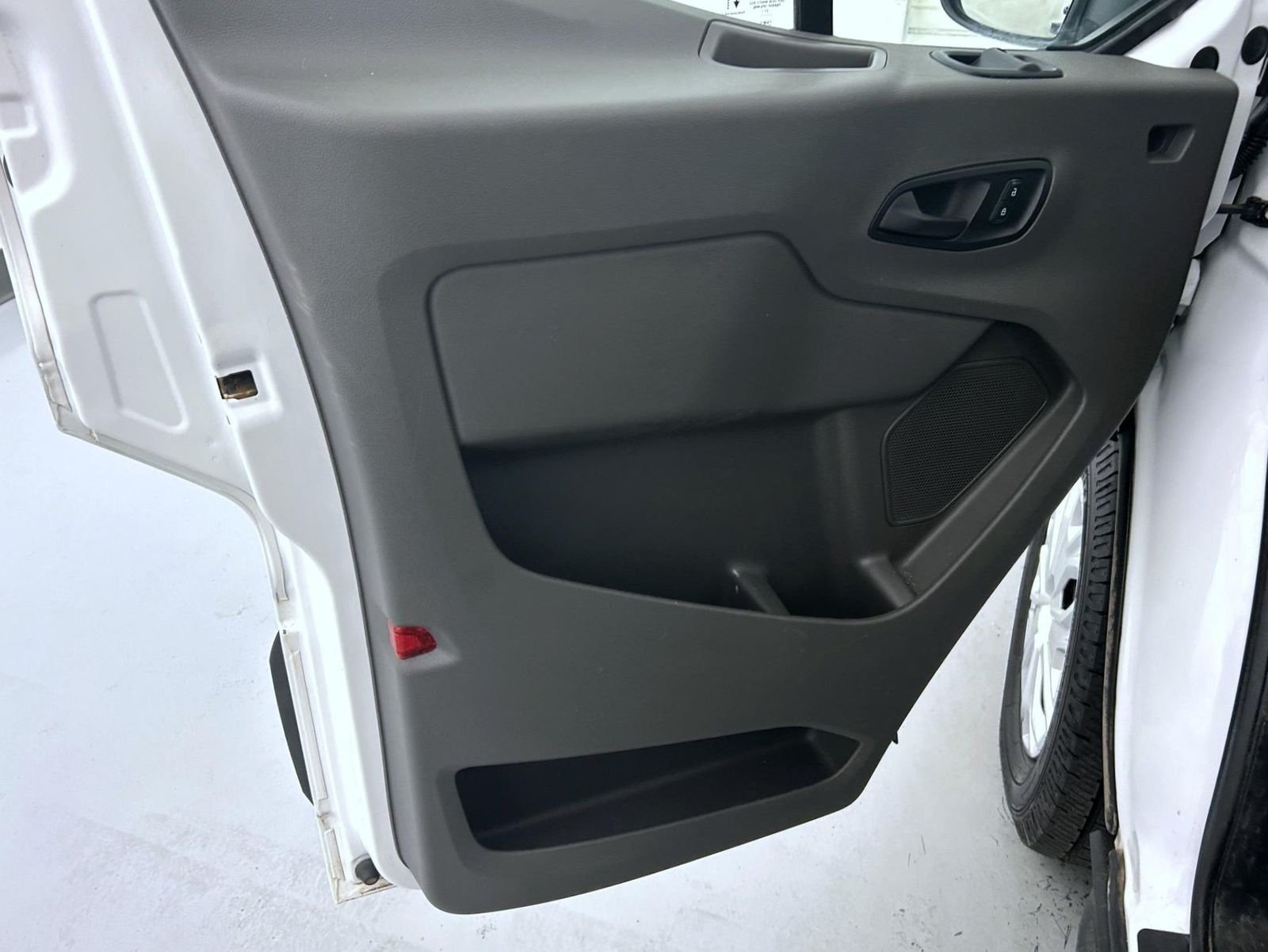 Used 2022 White Ford XLT image 9
