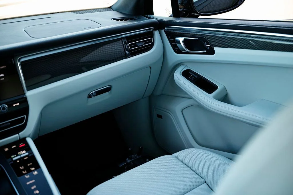 2026 Porsche Macan T - Photo 30