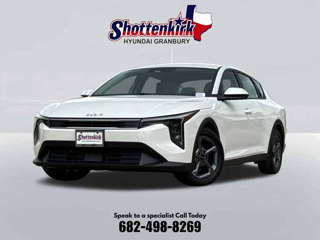 Used 2025 White Kia LXS image 1