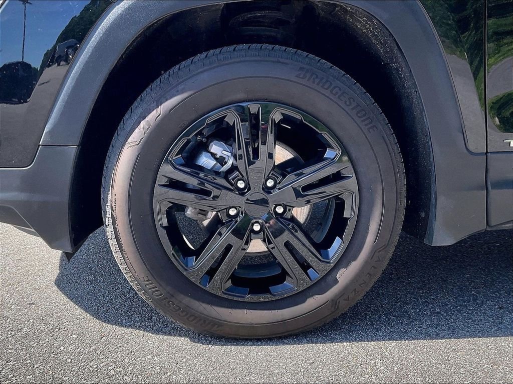 Used 2024 Black GMC SLE image 7