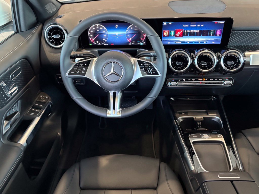 New 2026 Polar White Mercedes-Benz GLB 250 image 24
