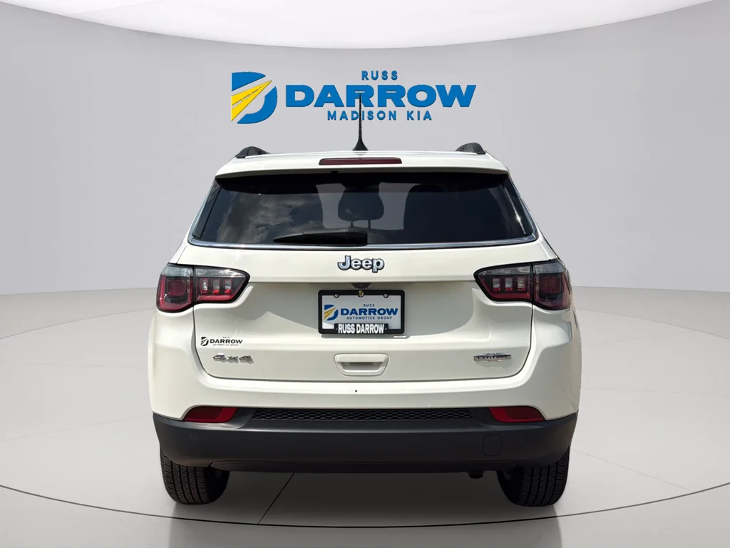 Used 2018 White Clearcoat Jeep Latitude image 4