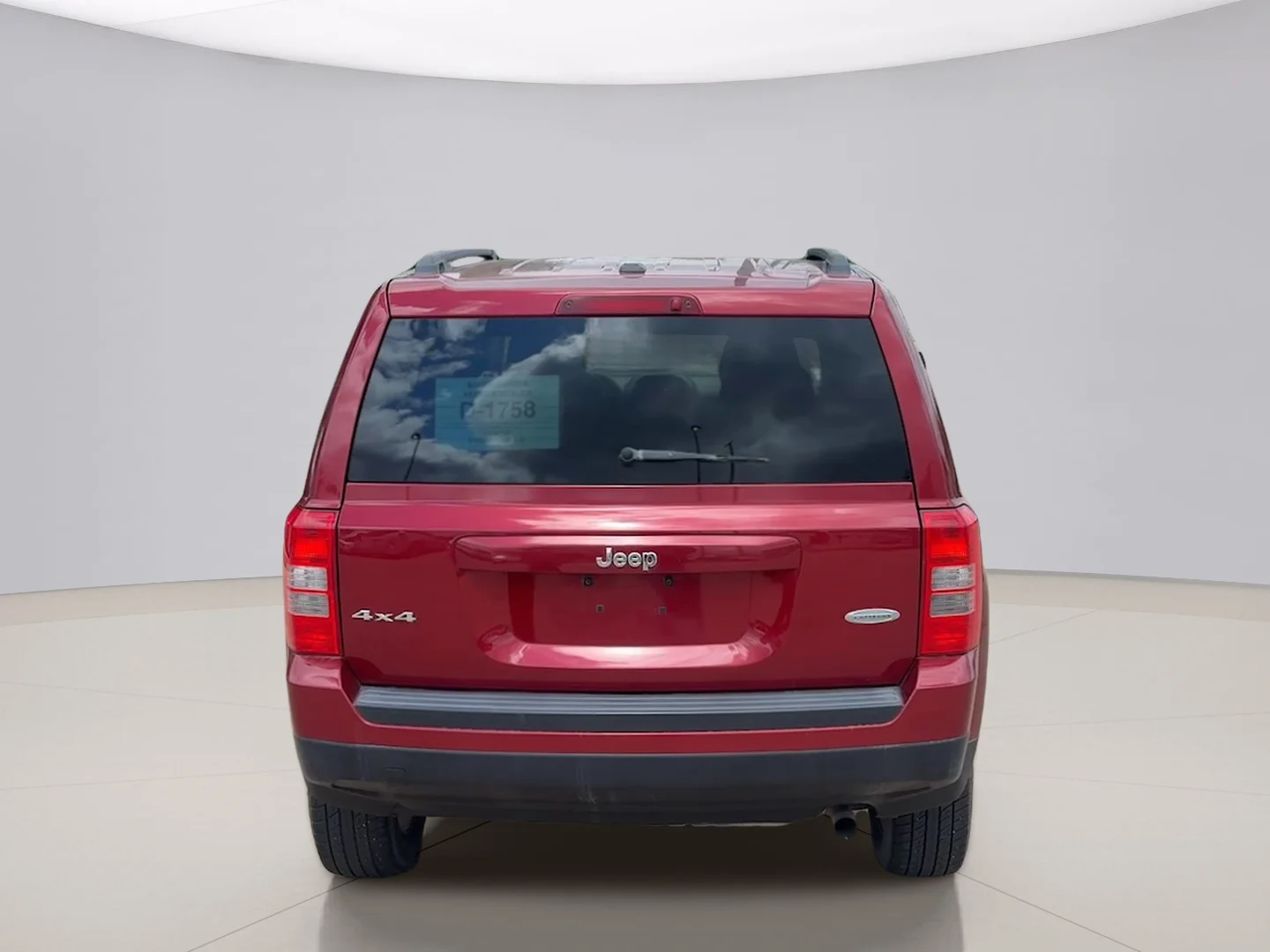 Used 2017 Red Jeep LATITUDE image 5