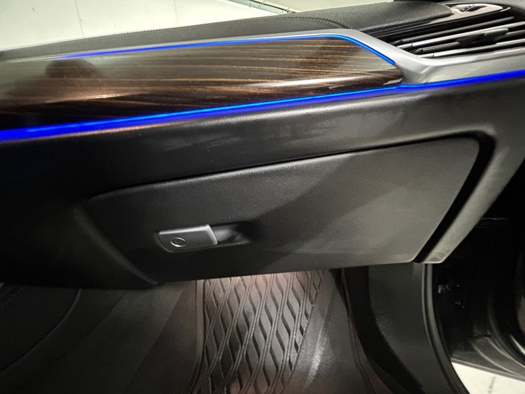 Used 2020 Black BMW sDrive40i image 24
