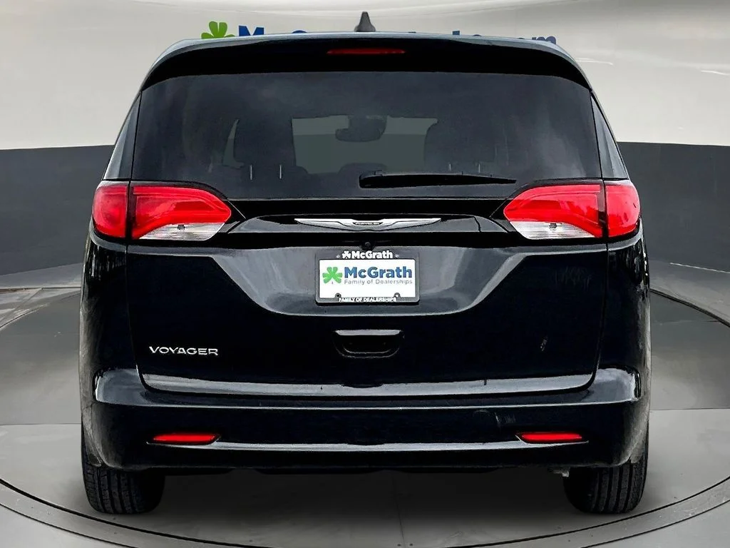 Used 2023 Black Chrysler LX image 7