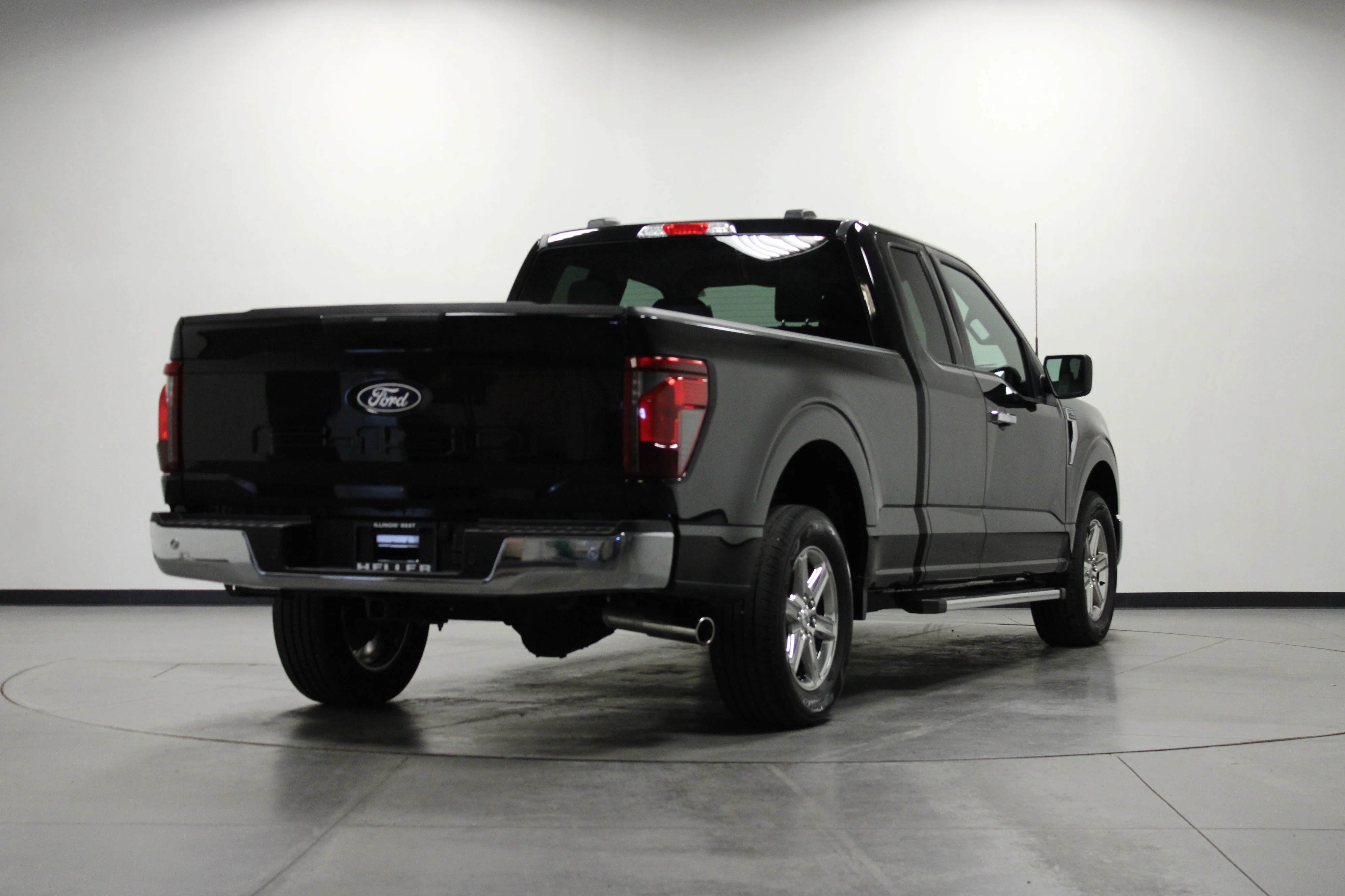 Used 2025 Black Metallic Ford XLT image 4