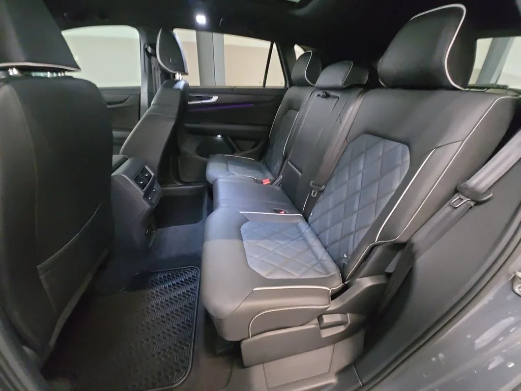 Used 2025 Gray Volkswagen 2.0T SEL Premium R-Line image 22