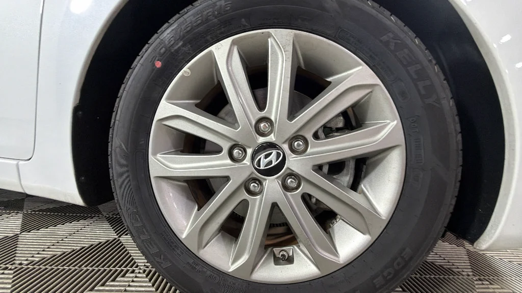 Used 2016 White Hyundai SE image 35