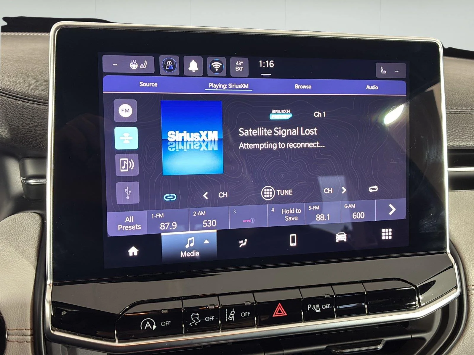 Used 2024 Hydro Blue Pearlcoat Jeep Limited image 27