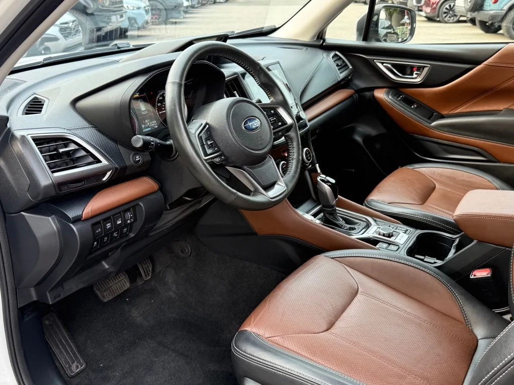 Used 2023 White Subaru Touring image 23