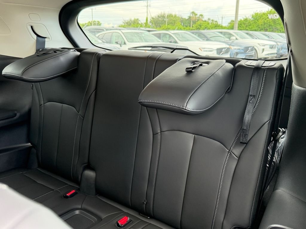 New 2027 MINERAL BLACK INFINITI Luxe FWD image 10
