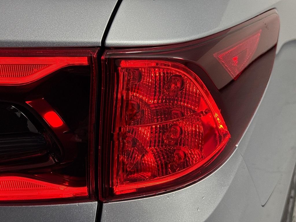 New 2026 Solar Silver Metallic Honda Touring image 9
