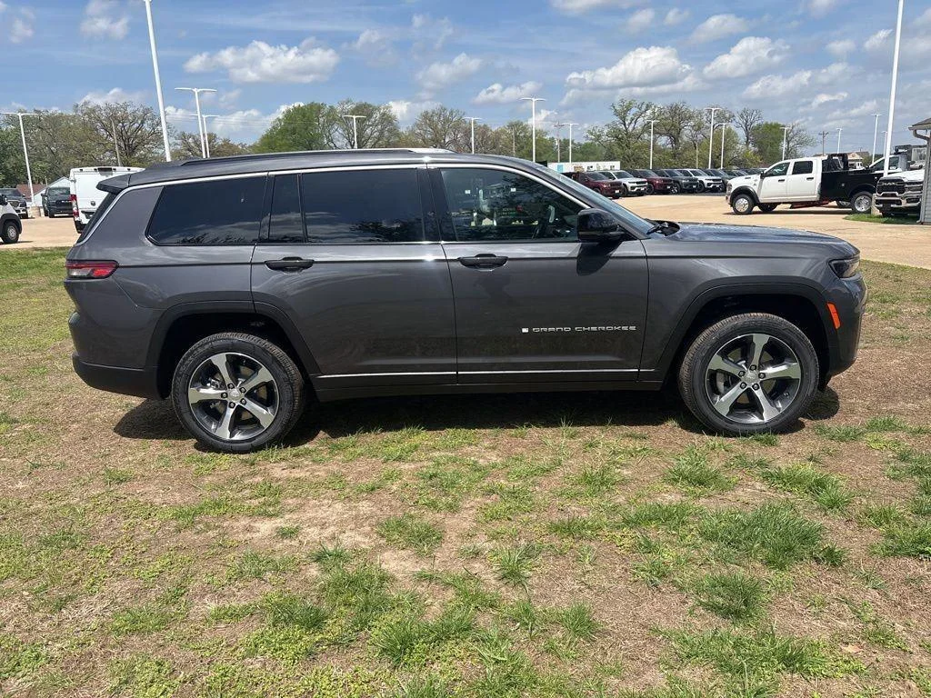 New 2026 Baltic Gray Metallic Clearcoat Jeep Limited image 5