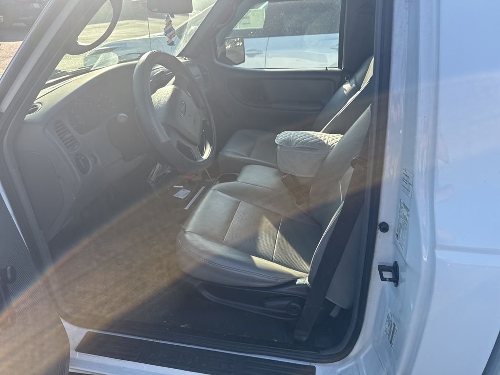 Used 2011 White Ford XL image 4
