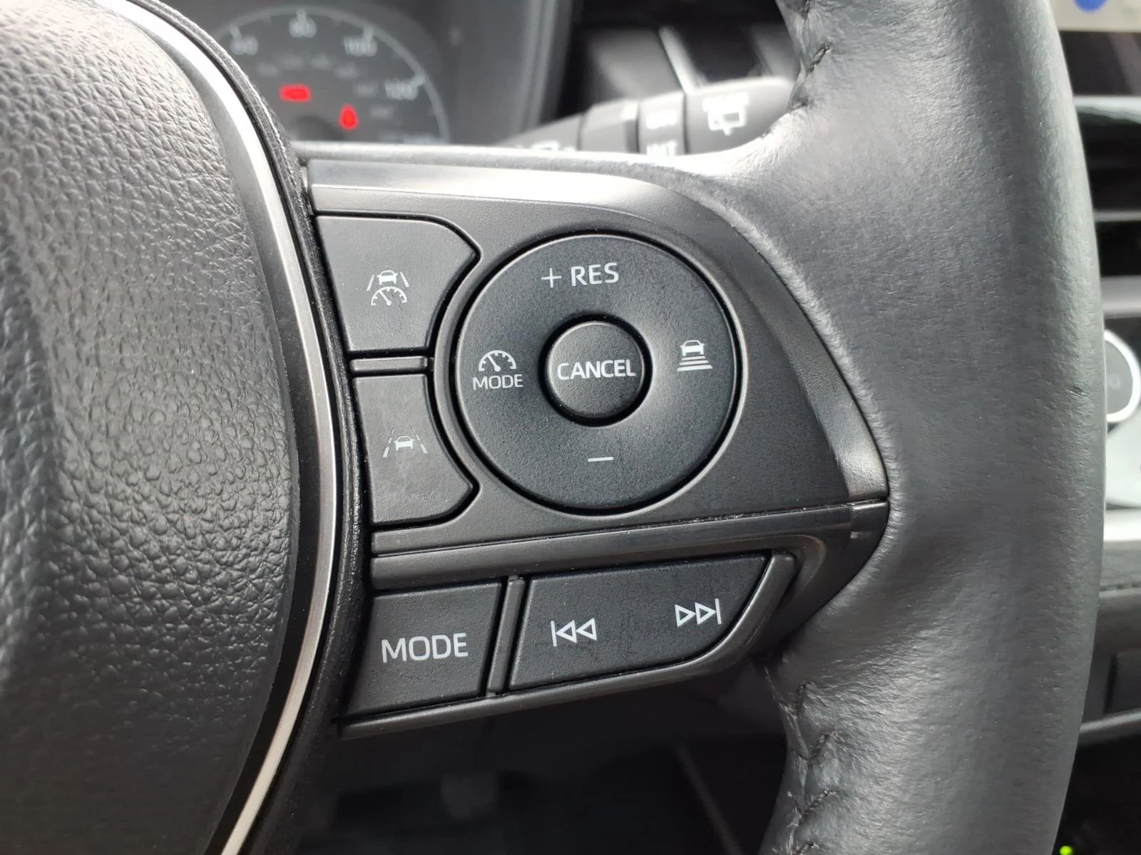 2024 Toyota Corolla Cross LE - Photo 24