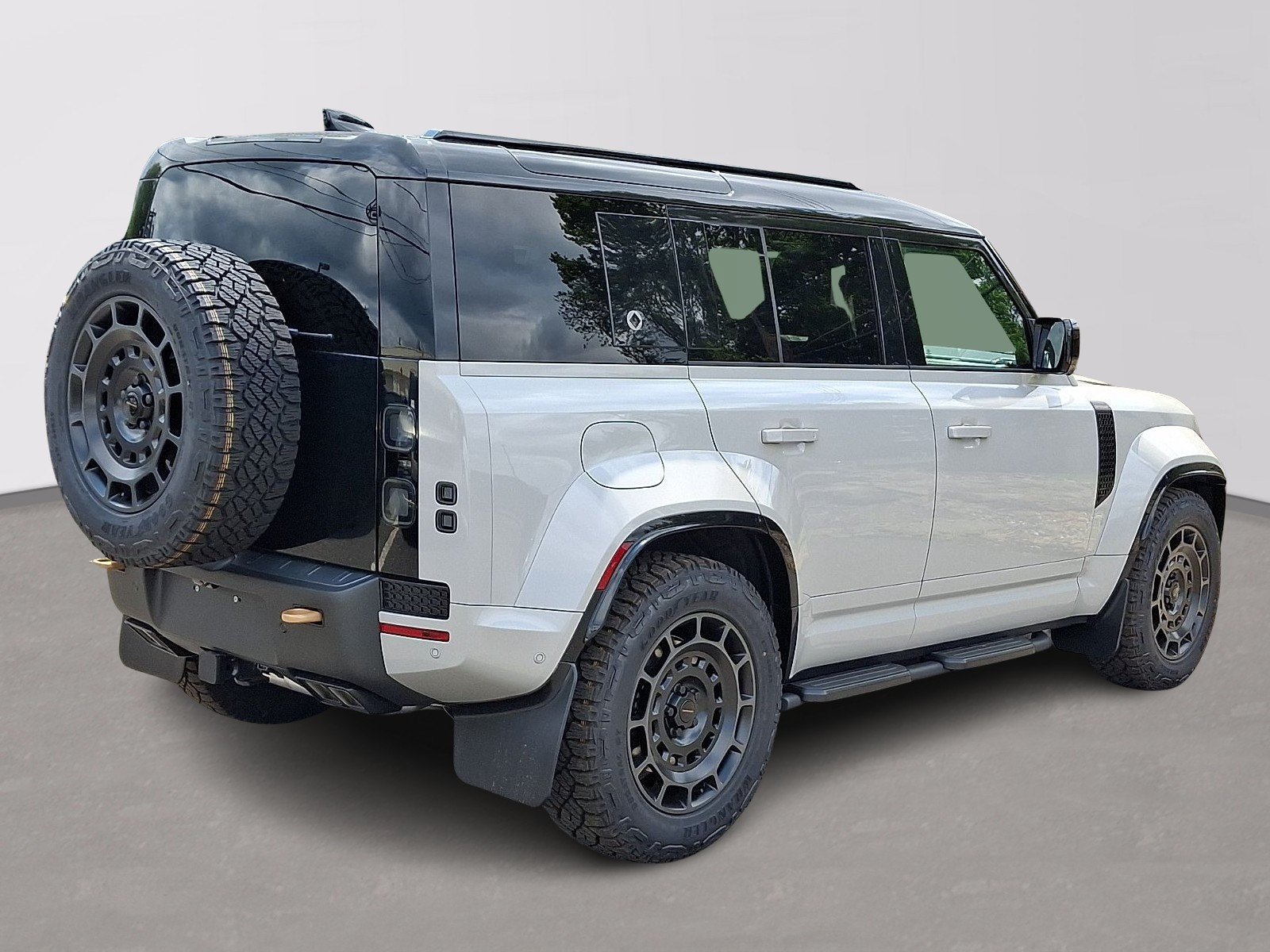 New 2026 Borasco Grey Land Rover OCTA image 3