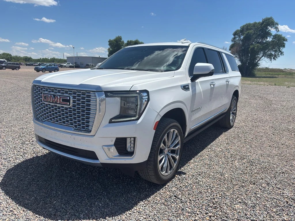 Used 2021 White GMC Denali image 8