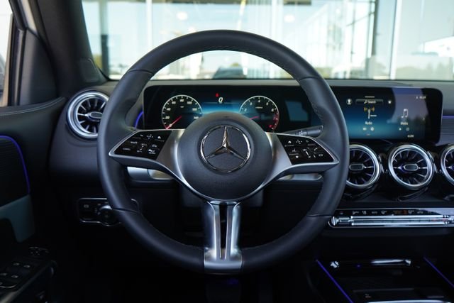 Used 2026  Mercedes-Benz GLB 250 image 16