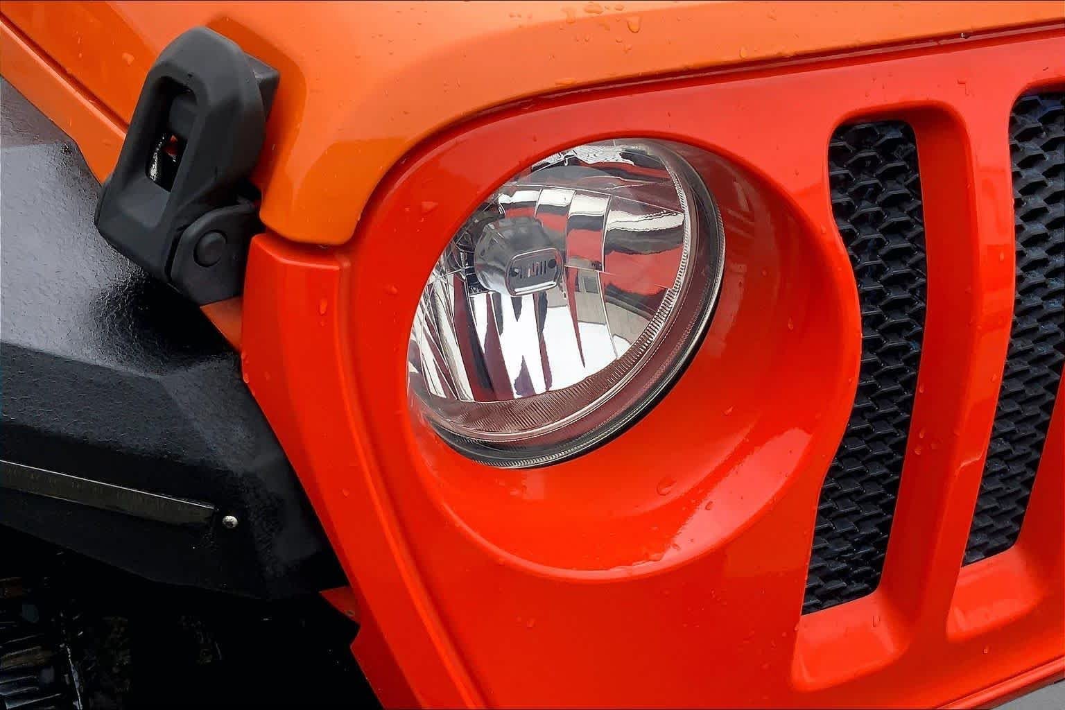 Used 2018 Punkn Metallic Clearcoat Jeep Sport S image 26