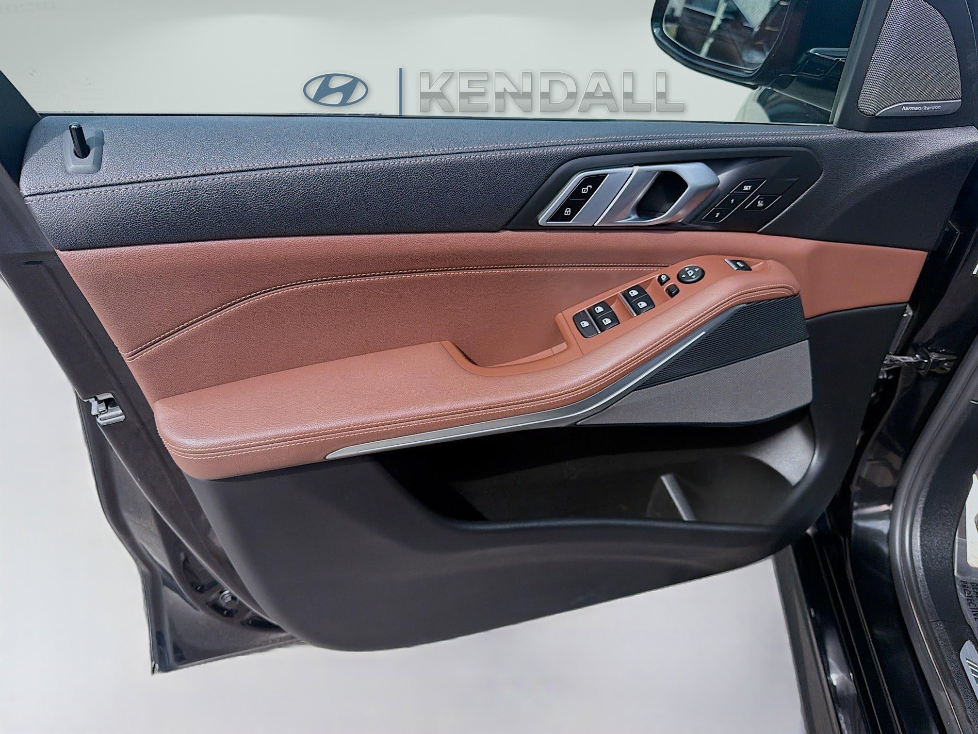 Used 2021 Black Sapphire Metallic BMW M50i image 17