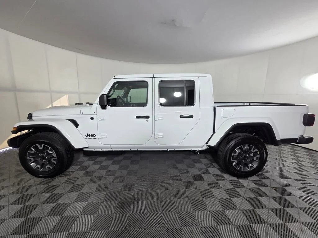 New 2026 Bright White Clear-Coat Exterior Paint Jeep Sahara image 6
