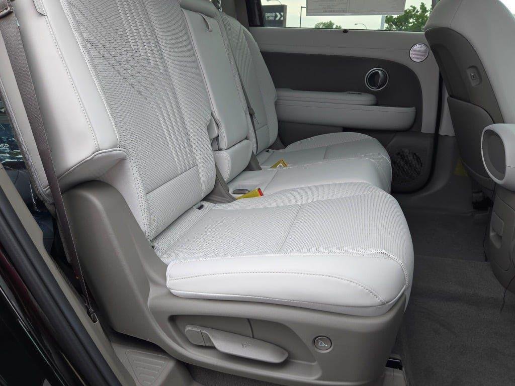 New 2026 Black Hyundai SEL 8P image 8