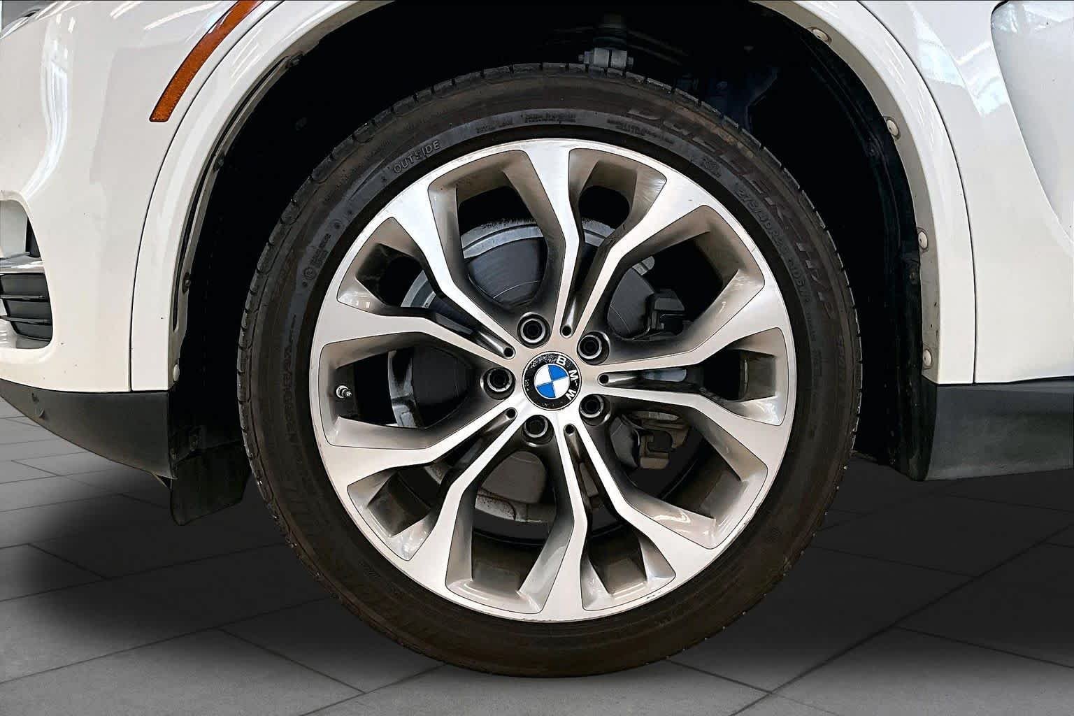 Used 2017 Alpine White BMW sDrive35i image 9