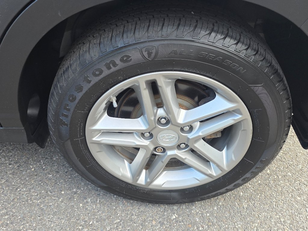 Used 2020 Sonic Silver Hyundai SE image 6
