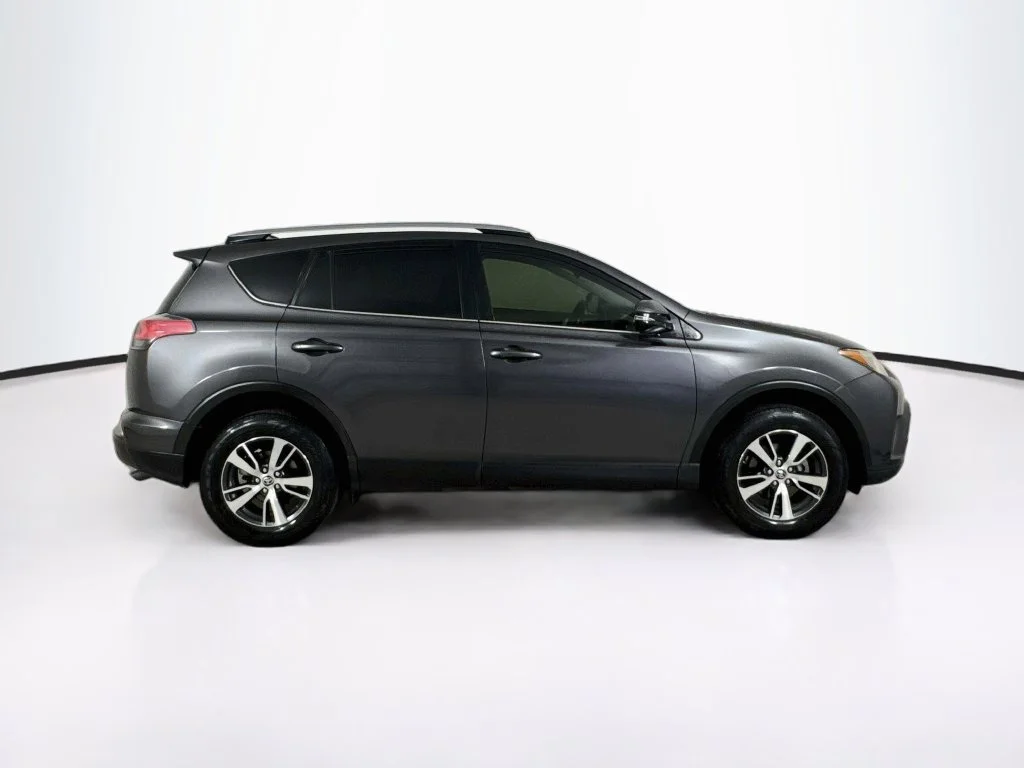 Used 2017 Gray Toyota XLE image 8