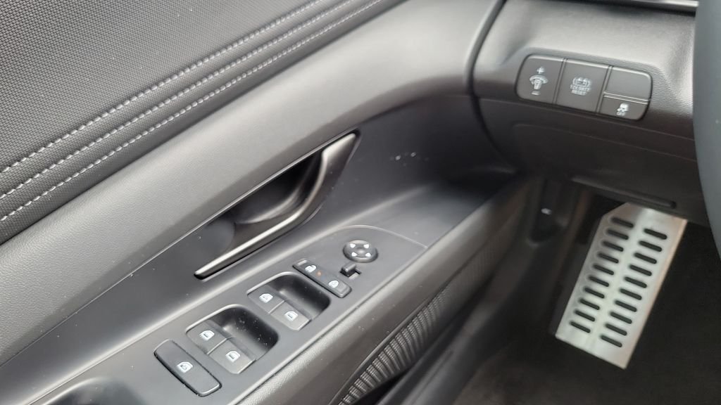 2025 Hyundai Elantra Blue - Photo 19