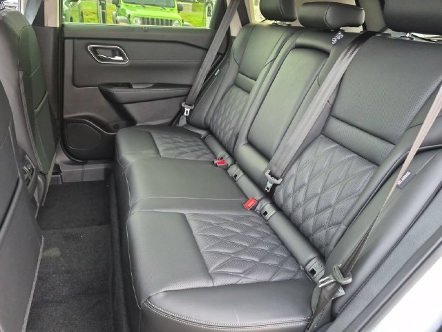 New 2026 Everest White Pearl TriCoat / Super Black Two-tone Nissan Platinum image 22