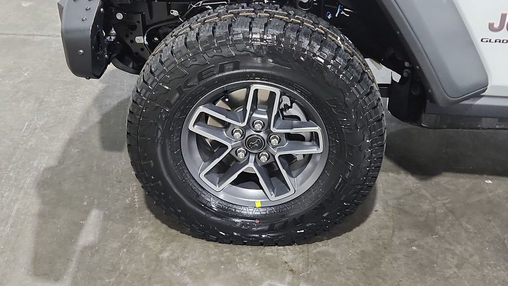 New 2026 Bright White Clear-Coat Exterior Paint Jeep Mojave image 14