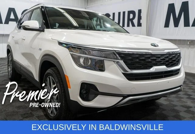 Used 2021 White Kia EX image 4