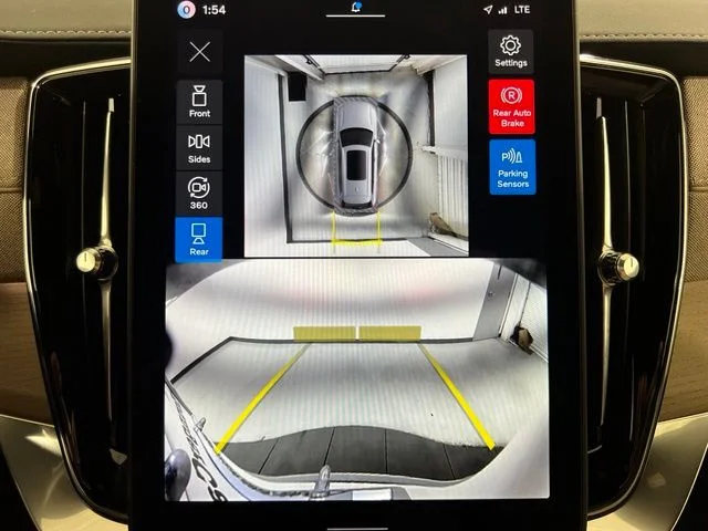 New 2026 Crystal White Volvo Plus image 17