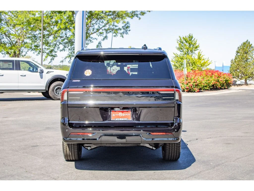 New 2026 Infinite Black Metallic Clearcoat Lincoln Reserve image 7