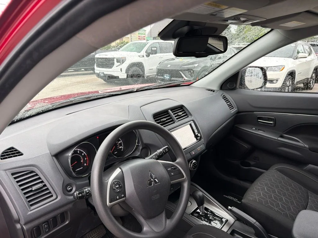 Used 2021  Mitsubishi 2.0 ES image 13