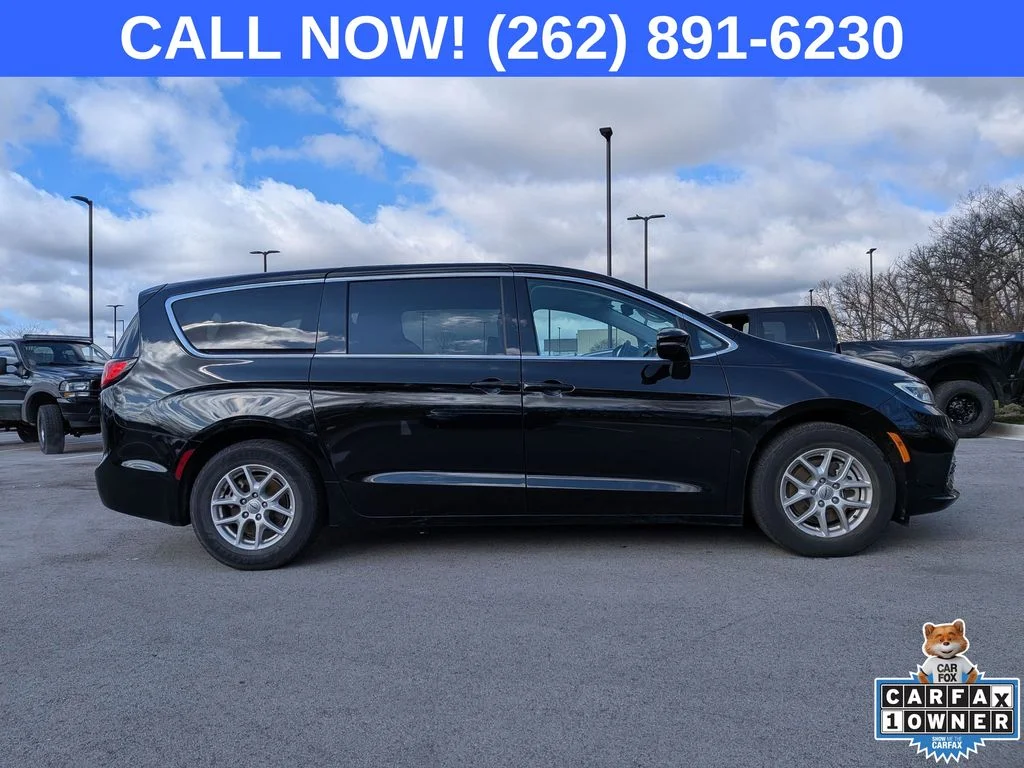 Used 2024 Black Chrysler Touring L image 8