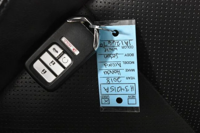 Used 2018  Honda EX-L image 40