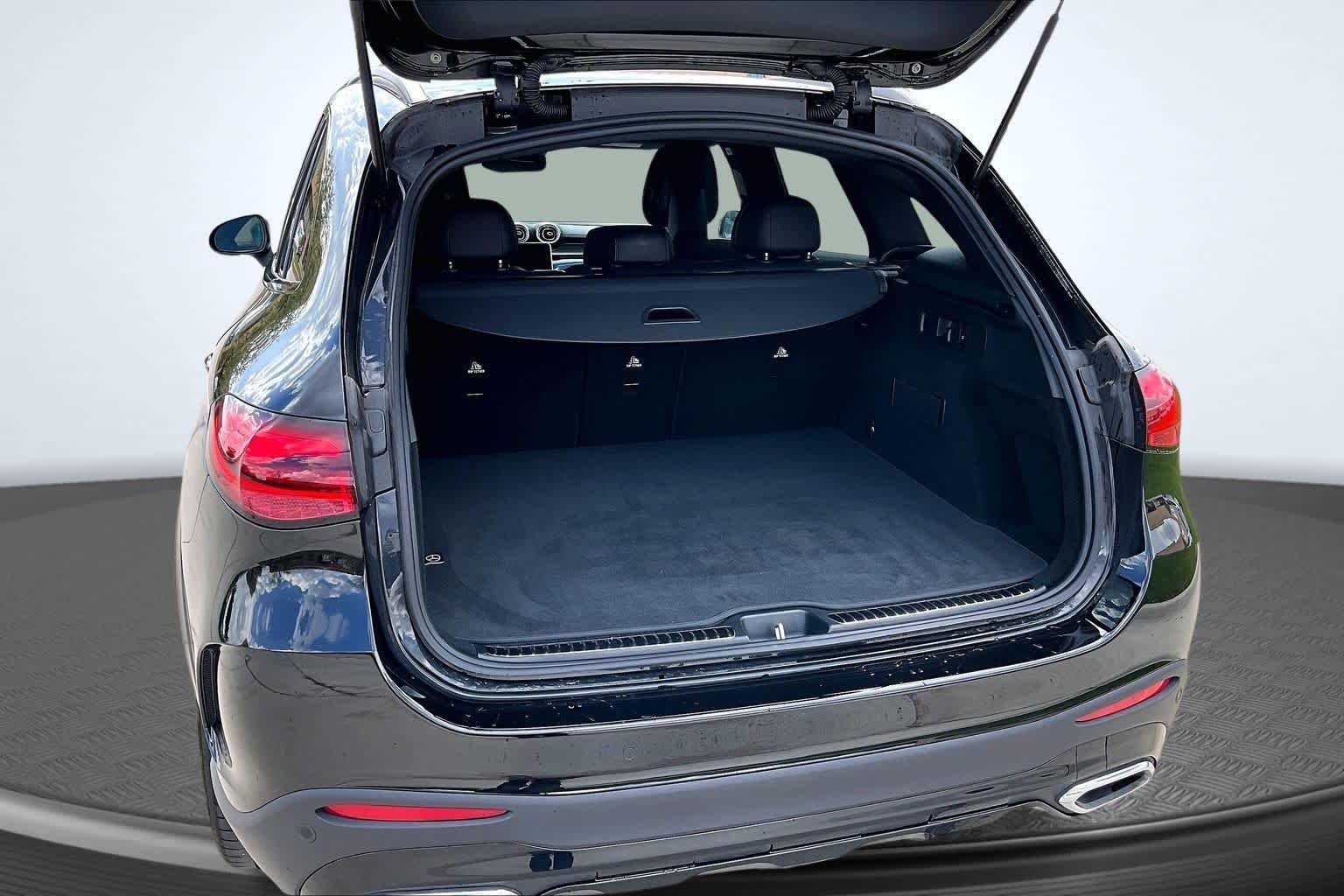 New 2026 Obsidian Black Metallic Mercedes-Benz GLC 300 image 19