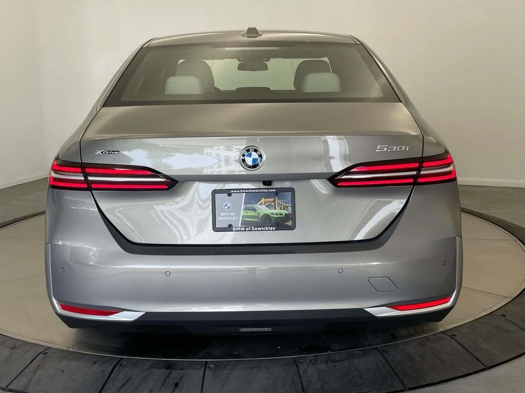 New 2027 Gray BMW 530i xDrive image 4