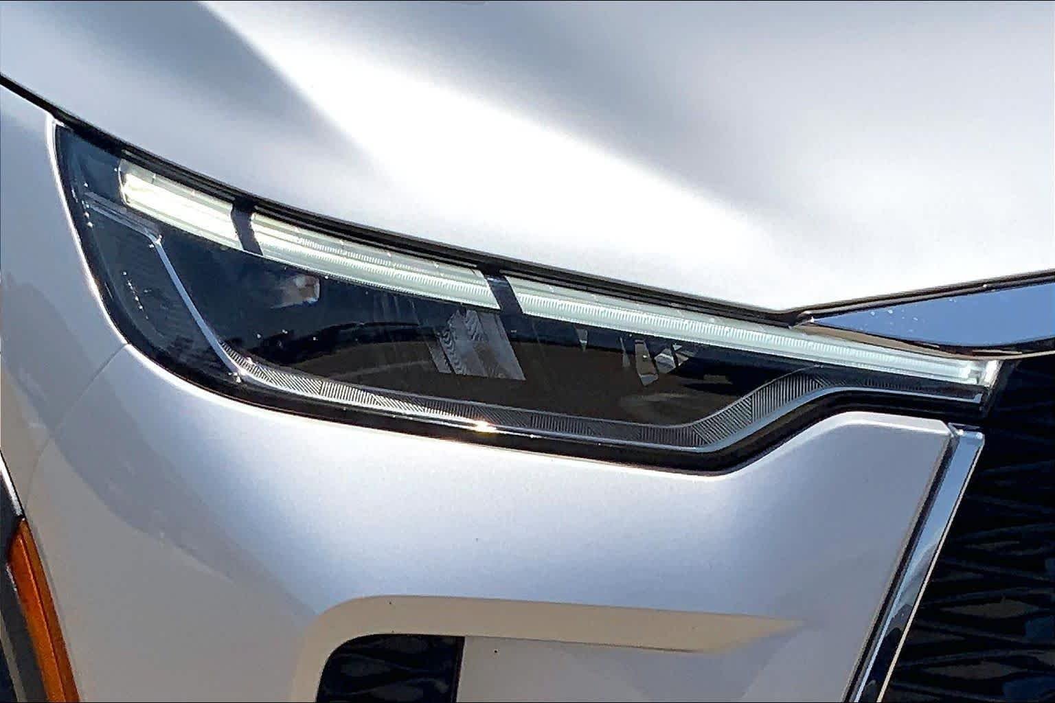 Certified Used 2023 Liquid Platinum INFINITI PURE image 28