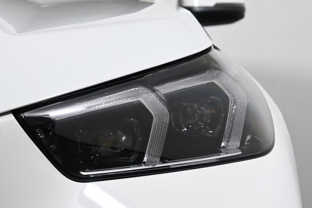Used 2026 Alpine White BMW xDrive28i image 11
