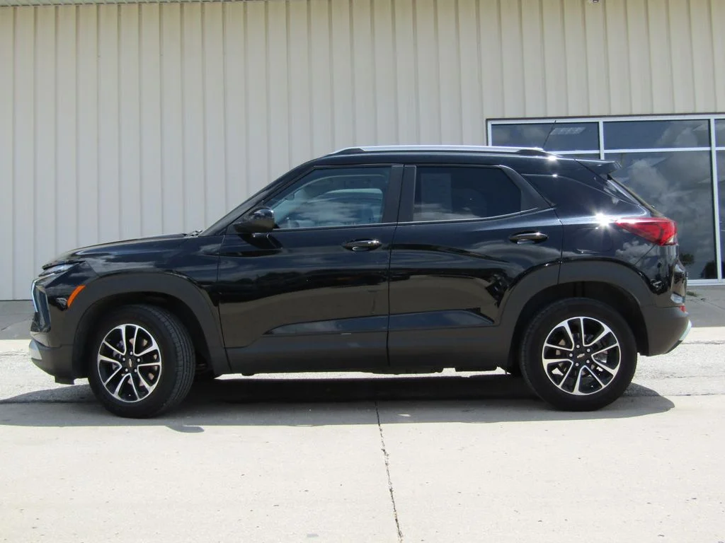 Used 2025 Black Chevrolet LT image 11