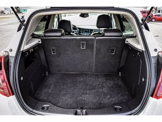 Used 2019 Summit White Buick Essence image 8