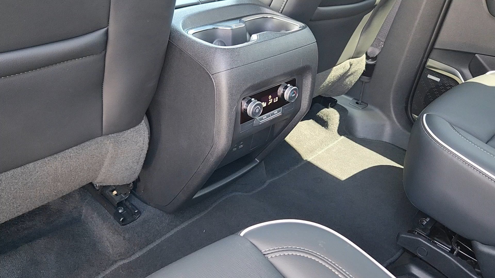 Used 2025 Summit White Buick Preferred image 17