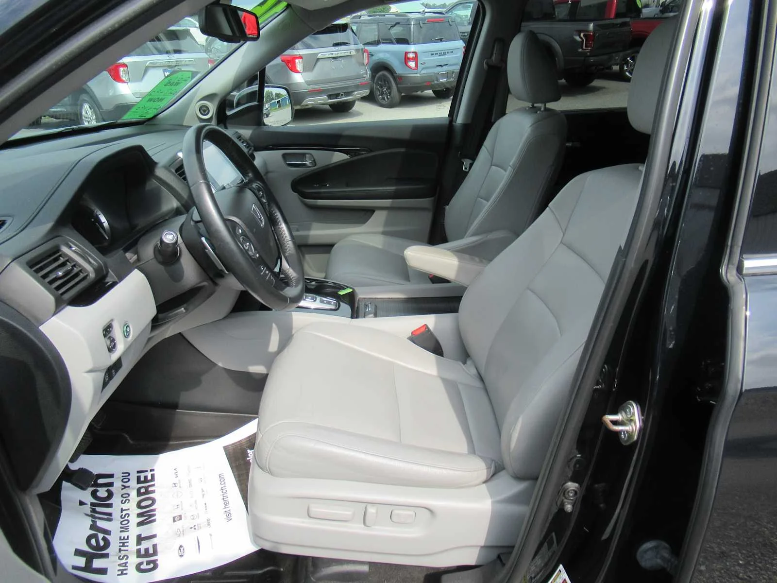 Used 2016 Black Forest Pearl Honda Touring image 25